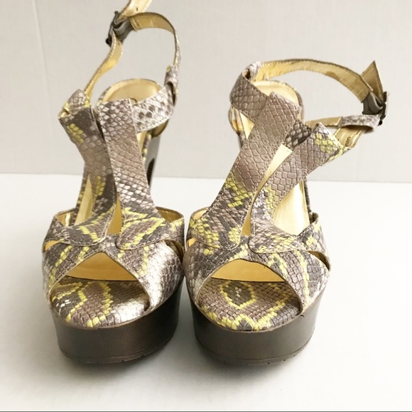 Carlos by Carlos Santana Cavort Snake Print Heels - Picture 2 of 7